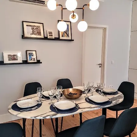 Comfort In The Center Of リスボン