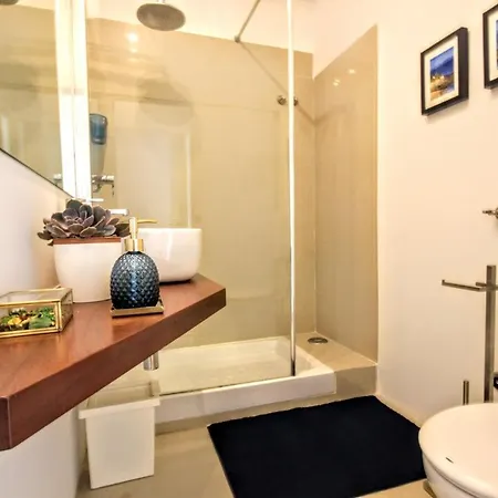 Comfort In The Center Of 리스본